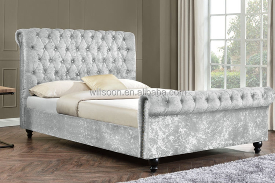 1153 Gestoffeerd bed met fluwelen S-vorm design