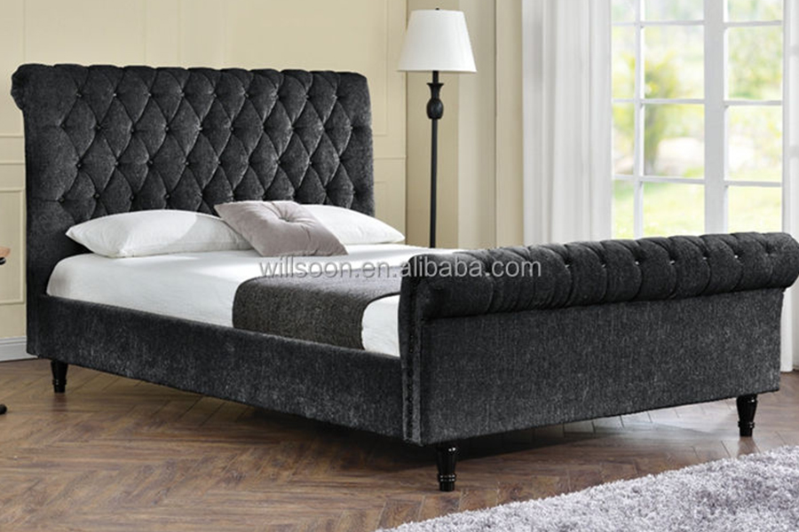 1153 Gestoffeerd bed met fluwelen S-vorm design