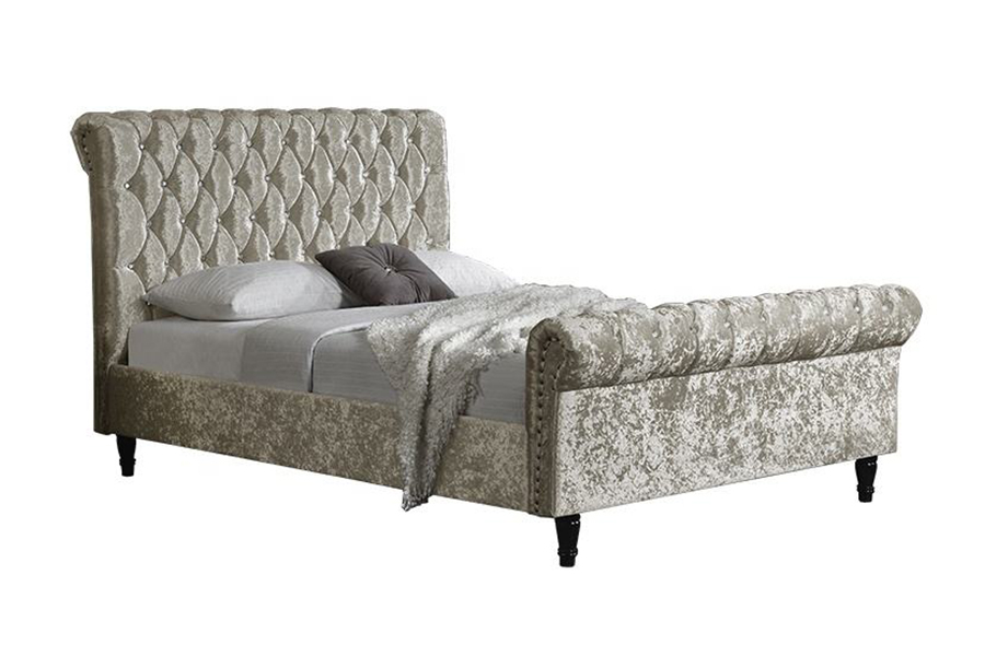 1153 Gestoffeerd bed met fluwelen S-vorm design