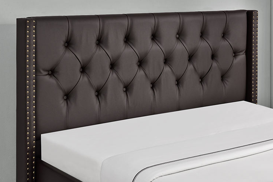 1210 Wing Design klassiek gestoffeerd bed met studs