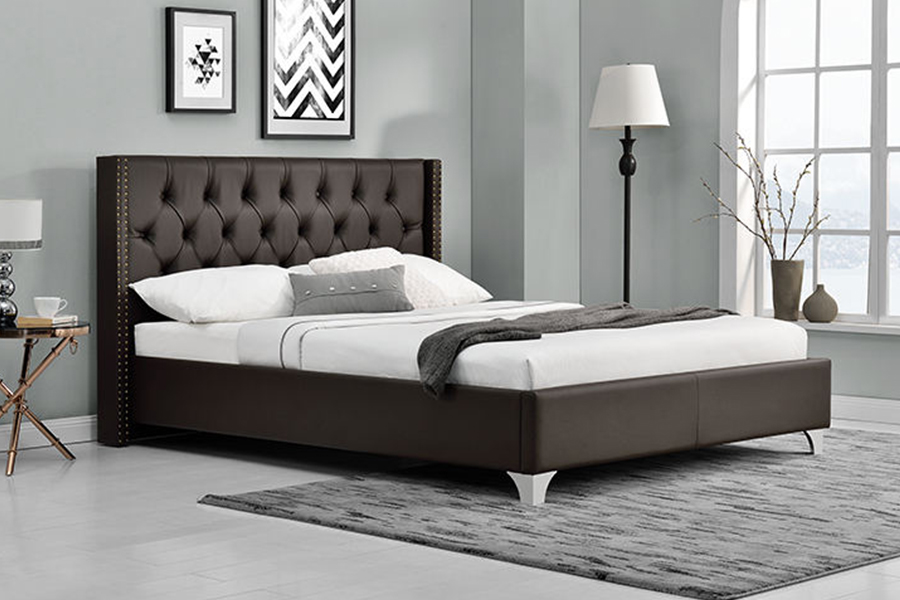 1210 Wing Design klassiek gestoffeerd bed met studs