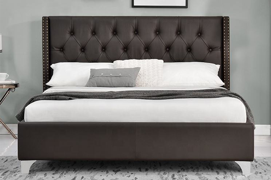 1210 Wing Design klassiek gestoffeerd bed met studs