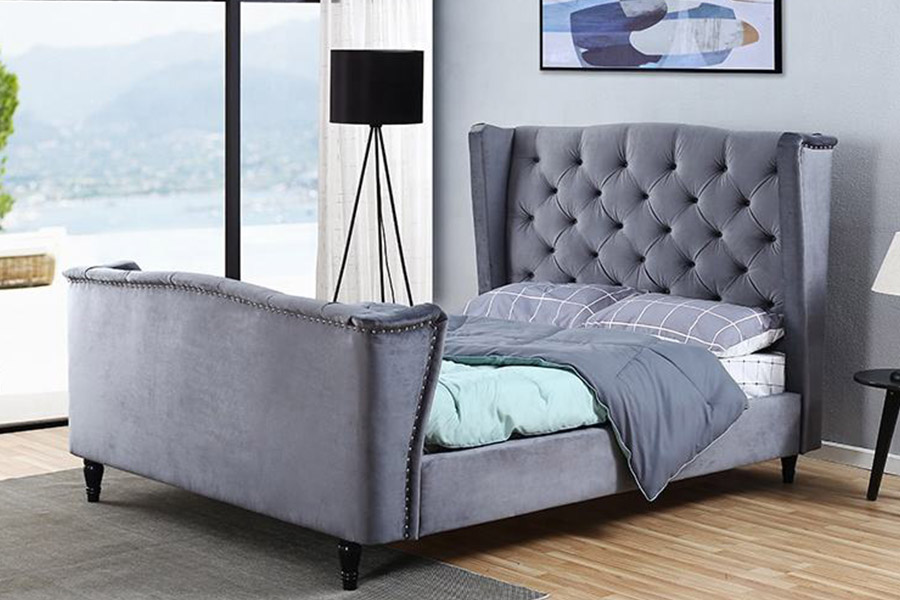 1399 Gestoffeerd bed met vleugelvormige rugleuning van fluweel