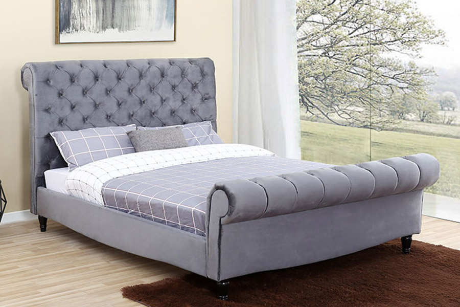 1393 Luxe sleebed met hoog hoofdeinde, gestoffeerd bed