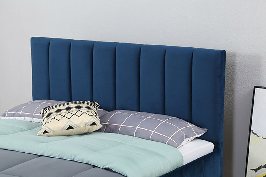1382 Tweepersoonsbed in moderne stijl, massief hout, gestoffeerd bed