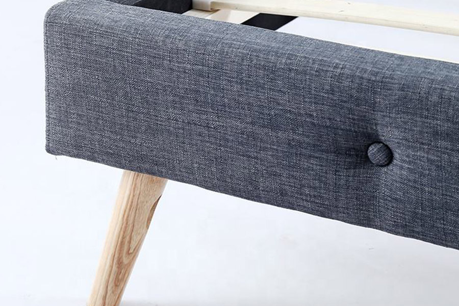1368 Stijlvol gestoffeerd bed met Scandinavisch design