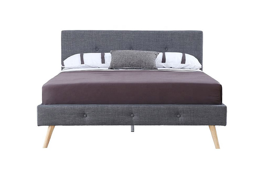 1368 Stijlvol gestoffeerd bed met Scandinavisch design