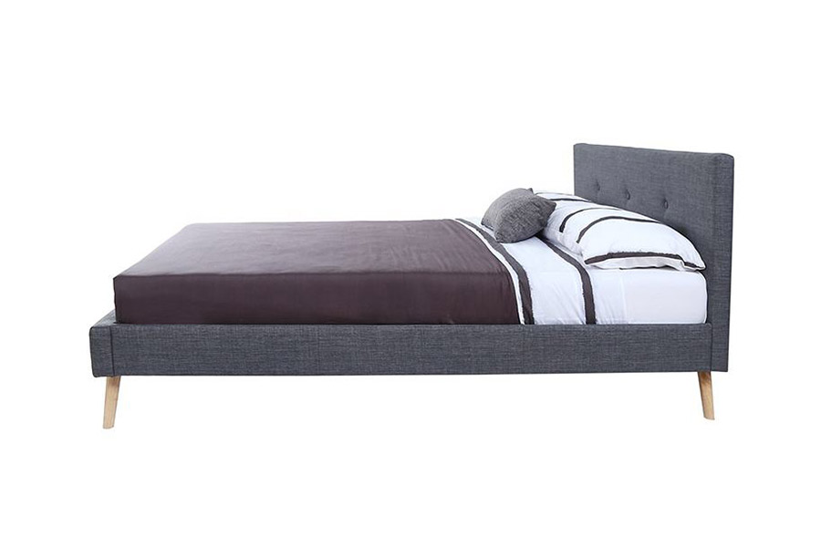 1368 Stijlvol gestoffeerd bed met Scandinavisch design