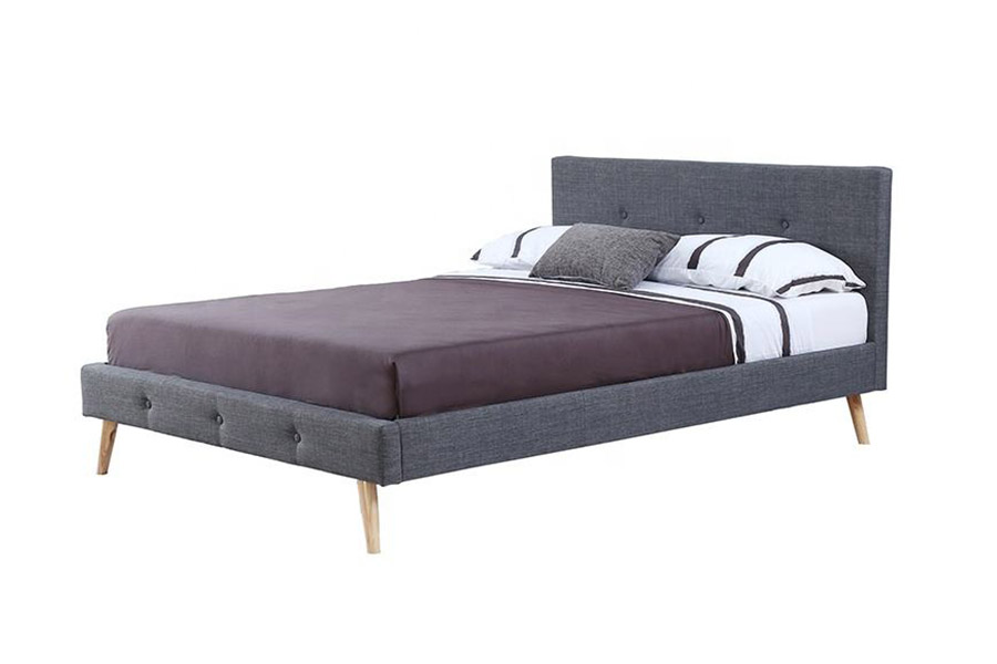 1368 Stijlvol gestoffeerd bed met Scandinavisch design