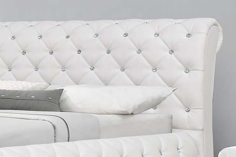 1586 Wit PU-leer, zacht houten frame, gestoffeerd bed
