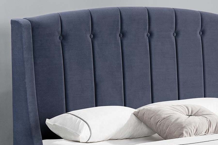 1663 Tweepersoons getuft fluweelhouten bed Gestoffeerd bed