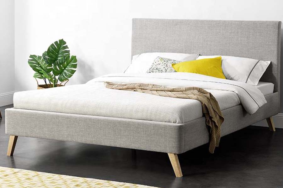 1525 Dubbel formaat houten frame, zacht gestoffeerd bed
