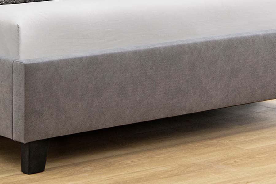1618 Eenpersoonsbed, linnen, massief hout, fluweel gestoffeerd bed