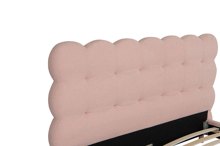 4134 Gestoffeerd bed met sherpawol en getuft Frans design
