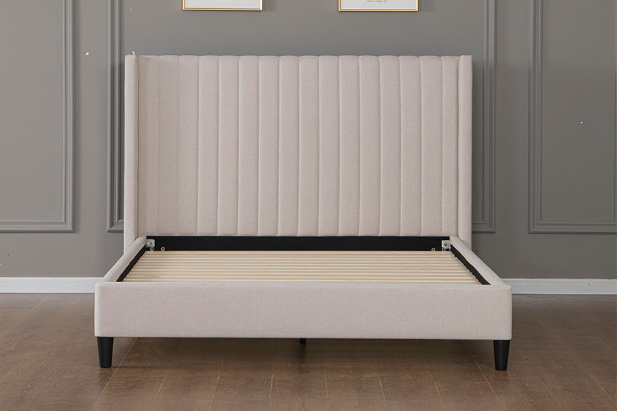 4905 Minimalistisch platformbed van getuft linnen