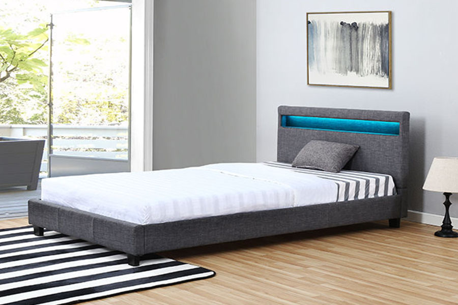 1334-1-2 Elegant dubbel gestoffeerd led-bedframe van linnenstof